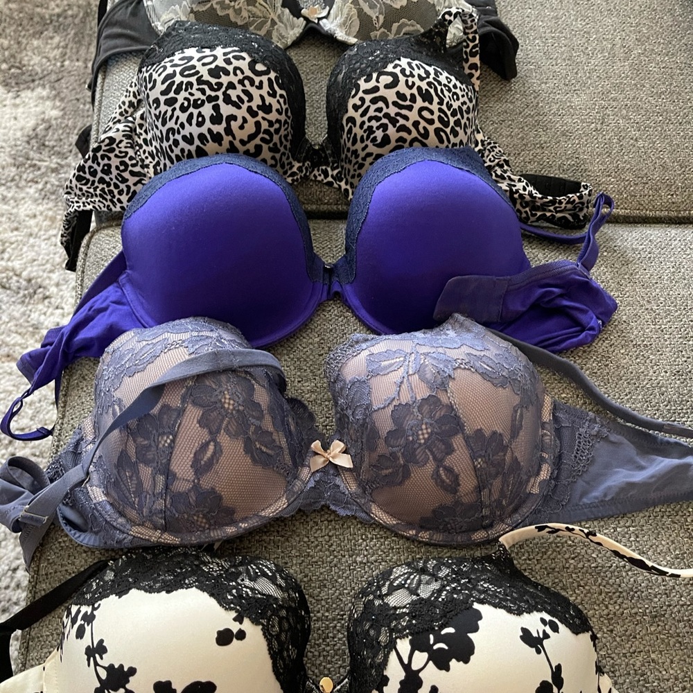 Victoria secret bras 36D (5 bras)